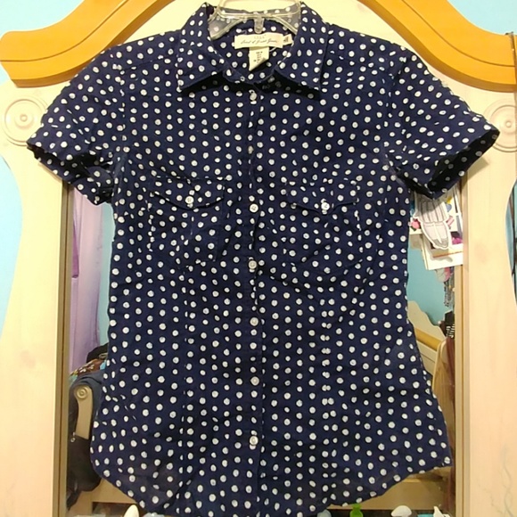 navy and white spotted tops